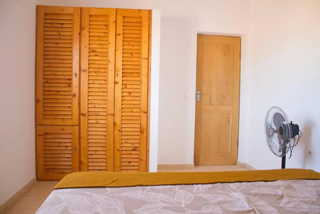 Cosy & Relax Yellow House 5Mn Walk From The Beach! Calheta Πράσινο Ακρωτήριο